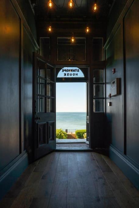Stylish Beachfront Apartment, Sweeping Ocean Views And Luxury Touches Herne Bay Ngoại thất bức ảnh
