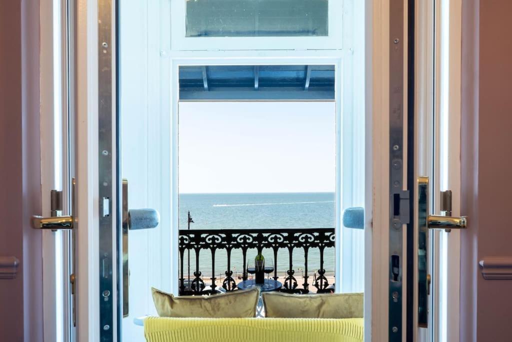 Stylish Beachfront Apartment, Sweeping Ocean Views And Luxury Touches Herne Bay Ngoại thất bức ảnh