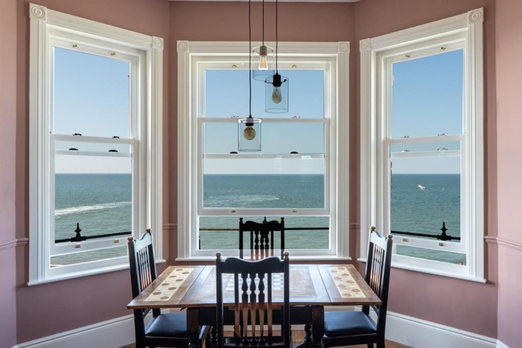 Stylish Beachfront Apartment, Sweeping Ocean Views And Luxury Touches Herne Bay Ngoại thất bức ảnh